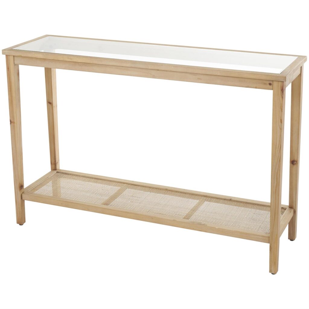 Mesa consola de madera con entrepaño inferior tejido, decorada con jarrones y libros en un recibidor moderno.