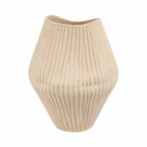Florero beige acanalado de cerámica con forma orgánica