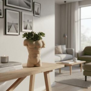 Maceta decorativa torso masculino en tono arena