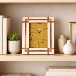 Portarretrato 5x7 blanco con incrustaciones de madera